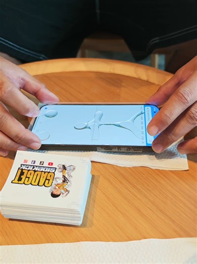 Xiaomi 17 Ultra tempered glass installation with Sabs Asahi Dome Glass. @gadgetzed #gadgetsidekick #Xiaomi17Ultra #sabsasahidomeglass