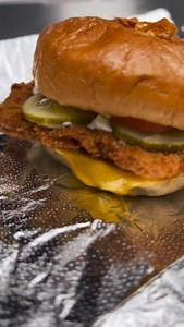 Get ready… this tenderloin is everything. Perfectly seasoned, golden, crispy on the outside, juicy on the inside — and it’s our most-loved sandwich for a very good reason. 🤤✨ We’re serving it hot and fresh 12pm–9pm today! And don’t forget: gift cards are 25% off TODAY ONLY! 🎁🍨 #BloomingtonIN #EllettsvilleEats #TenderloinTime #IndianaTenderloin #MidwestEats #FoodieFinds #EatLocalIN #SupportLocal #JiffyTreet #ComfortFoodCravings #LunchGoals #DinnerPlans #FoodieFaves #TreatYourselfToday #Holiday