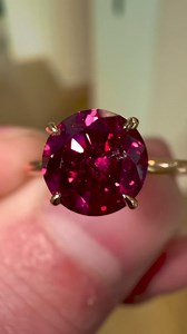 Do you have any idea how rare this diamond is? "The Argyle Phoenix", a 1.56 carat Natural Fancy Red ♥️ Diamond with one of the most beautiful colors. Absolutely gorgeous 🤩🤩🤩 | 𝕯𝖎𝖆𝖒𝖔𝖓𝖉 𝕻𝖑𝖆𝖓𝖊𝖙