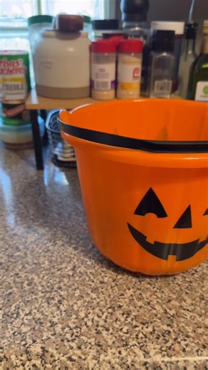 Day 10 of using camel milk products every single day until people stop thinking it’s weird 🐪🥛 4 All-Natural ingredients that pair great with fresh camel milk! Looking for a treat you don’t feel guilty about?! Check out camel milk chocolate 🍫 Classic, Roasted Almond, and Coffee - these three varieties are guaranteed to satisfy your sweet tooth!! #camelmilkbenefits #camelmilkchallenge #camelculture | Camel Culture