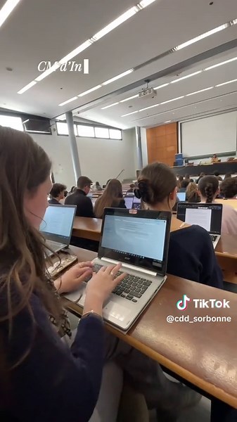 Une journée dans la vie des L1 au Collège de droit de la Sorbonne ! 🎓⚖️📚 #droit #sorbonne #vlog