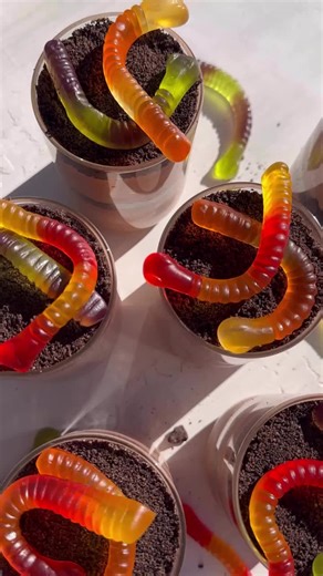 Oreo dirt cups are a beloved dessert from childhood that is perfect for Halloween!👻 These rich and creamy pudding cups are layered with crushed Oreos and topped with delicious candy🍬 They are made completely from scratch and can be easily customized for any party theme🎃 Check out my story for a link to the recipe or click the link in my profile @livewellbakeoften . . . https://www.livewellbakeoften.com/homemade-dirt-cups/ . . . #dirtcups #puddingcup #puddingcups #halloweendesserts #dessertcup