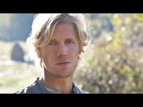 HATFIELDS & MCCOYS Star Matt Barr on Kevin Costner! - STUDIO SECRETS