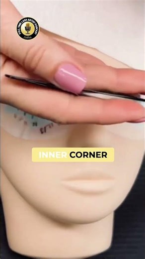 Lash Application: The Ultimate Guide 👁️