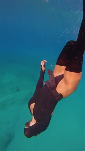 she found a strange string stuck in the sand at the bottom of the ocean. when she pulled it, it ripped