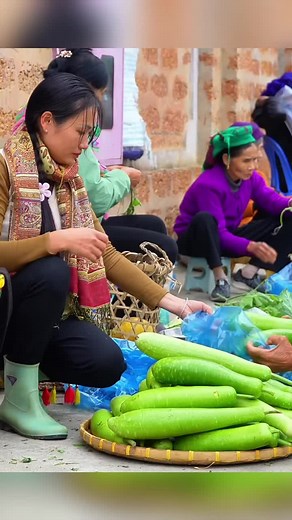 Selling Gourds at Market & Cooking with Daughter