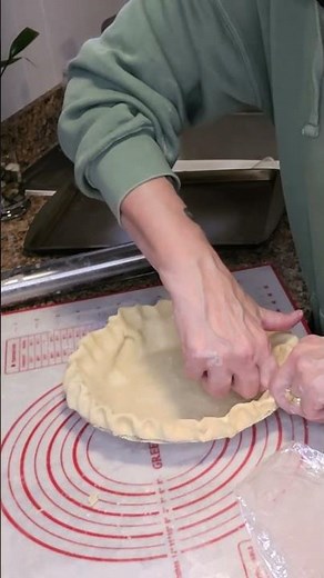 Flaky Pie Crust in 90 Seconds 🥧 | Easy Recipe #FlakyCrust #HomemadePie #BakingTips #Shorts #PieDough