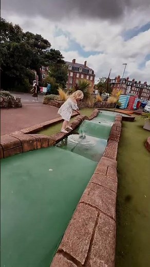 Ryan's EPIC Crazy Golf Fail 😂 Ball Swims Instead of the Hole – Ultimate Water Hazard Vlog 🏌️‍♂️💦🤦‍♂️