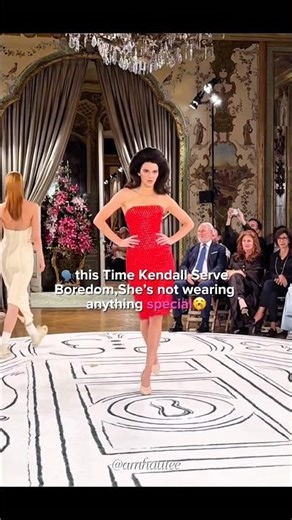 Kendall Jenner Boring Dress?🤯💀 #ytshort #kendalljenner #model #supermodel #runway #fashionshow