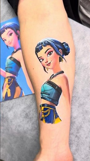 Wiping off Zoey! 🔪🎤 K-Pop Demon Hunters Art #shorts #bodyart #drawing