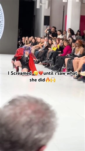 She Fell… Then Owned the Runway Like a True Supermodel🔥🙌 #shorts #fashion #supermodel #runway