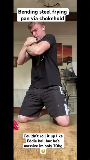 Bending frying pan with bare hands! #calisthenics #gym #bodybuilding