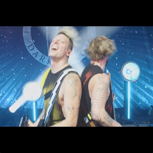 89K views · 212 reactions | ⭑ Emden | 25.10.2026 | Nordseehalle ⭑ Rock meets Klassik – Neue Show, Neue Songs & Dark Tenor Hits. Ein mitreißendes Konzert, das du nicht verpassen darfst! ⭑ Jetzt Tickets sichern! Tickets: https://www.thedarktenor.com/products/25-10-26-emden-nordseehalle-rock-meets-klassik | The Dark Tenor | Facebook