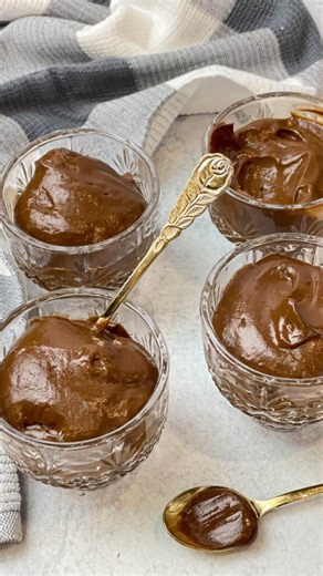 Creamy, whipped and airy pudding made with ripe avocados that will please any chocolate lover with healthy ingredients! Delicious and easy, it takes 5 minutes and your pudding is ready! Recipe in comments below! #pudding #avocadorecipes #coffeedessert #healthydesserts #avocadolover #dessertstory #cacaopowder #healthydessert #coffeestory #recipeshare | Tastegreatfoodie