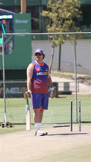 Role reversal, full 🔛 entertainment! 😅 #MICapeTown #OneFamily #SA20 | Ryan Rickelton | Mitchell McClenaghan | MI Cape Town