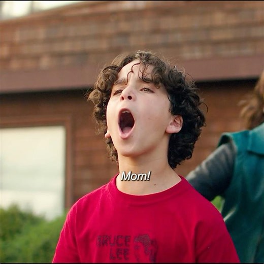 Bumblebee:Charlie’s younger brother discovered that she had run away.