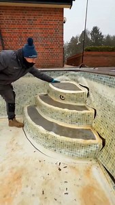Nudes na piscina ? Pt.2 Reformando a piscina deixando uma nova mulher ! Video do @thepoolguyml narrado por mim 🩵✔️ #piscina #satisfatorio #instareels #satisfying #satisfaçao | Rhuan Felix