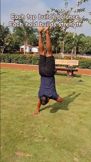 Shoulder Tap to Straddle Handstand | Calisthenics Balance Skills #shoulderstrength #balancefitness
