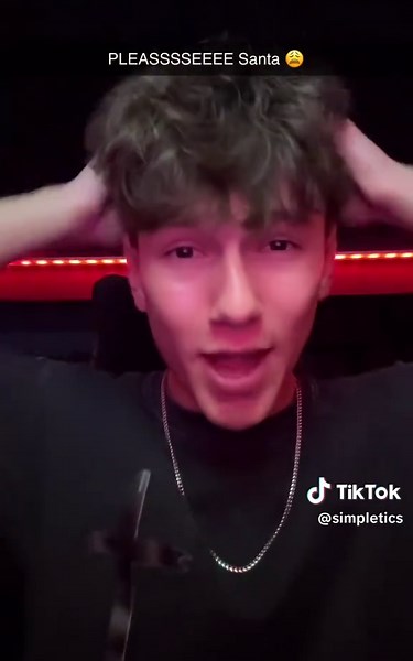 I NEED this Santa 🙏 #simpletics