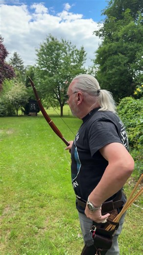 Shooting a traditional Inuit Bow #selfbow #inuitbow #archery #boyer