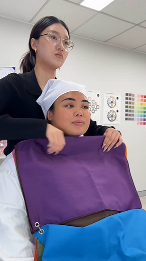 Warm Autumn Deep & Warm Spring Bright❤️ Both fall within the same category of warm tones, sharing common traits like warmth and high chroma. An easy way to differentiate them is to think about the concept of depth. Imagine adding black paint to the colors of the rainbow—this creates the rich, muted depth associated with Warm Autumn. On the other hand, Bright Spring retains the vivid, clear hues of the rainbow, giving it a fresh and vibrant quality. #personalcolour #personalcolor #personalcoloura