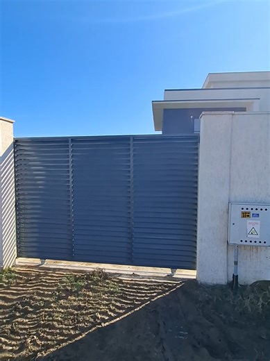 #Poarta #culisanta si #pietonală model #Jaluzea confecționată din cadru țeavă 40x40, cu profile z din #tabla de 1.5 mm