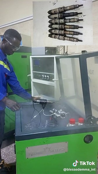 Bosch Common Rail Injector service 🛠️ #bosch #nifemijohell #dieselmechanic #diesel #engineer #commonrail #commonraildiesel #commonrailswap #weichai #boschprofessional #pumpkinseason #injector