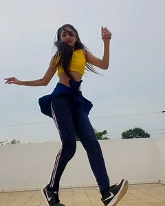 When in doubt, shuffle it out like #Jaaji💃🏻 Song: #DoItToIt by Acraze Cherish #Acraze #Cherish #Dance #TuesdayVibes #InstagramReels #Trending #Explore | Universal Music India