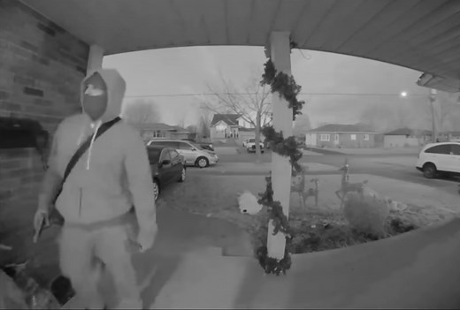 Niagara police release video footage of armed robbery at St. Catharines home - Hamilton | Globalnews.ca