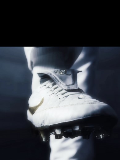 Incredible Ronaldinho Gaúcho Skills Compilation