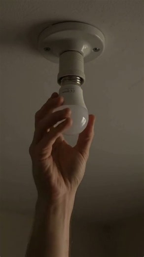 How to Change a Light Bulb Safely #howto #diy #youtubeshorts #instructions #bulb #lightbulb #relight