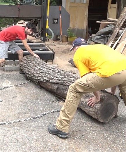 21K views · 310 reactions | Chop with Chris Slabs a Walnut Log #slabbing | Matt Cremona | Facebook