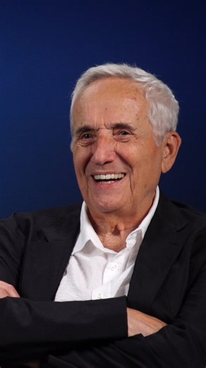 Intervista al regista Marco Bellocchio, che ci porta dietro le quinte di ‘Portobello’, girata a Cinecittà.  Presentata Fuori Concorso a #Venezia82, la serie ricostruisce uno dei più clamorosi errori giudiziari italiani, intrecciando la vicenda personale di Enzo Tortora con la storia collettiva dell’Italia anni ’80. #OurFilms Kavac Film The apartment pictures #HBOmax #CinecittàStudios #ShotAtCinecittà #Portobello #MarcoBellocchio | Cinecittà | Facebook