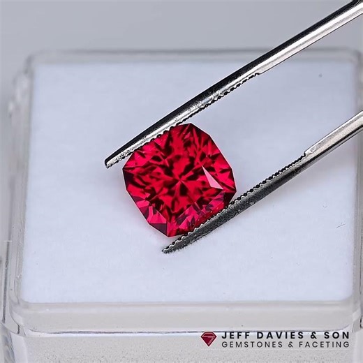 8.42ct Lab hot Red Ruby - pulled Czochralski