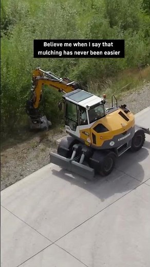 Mulching with the excavator A 909 Compact | Liebherr