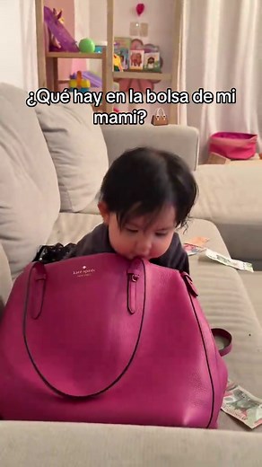 ¿Qué hay en la bolsa de mi mamá? 😅