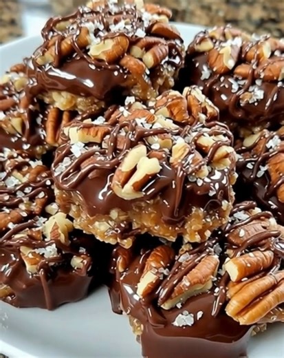 CHOCOLATE PECAN TURTLE CLUSTERS!!! Ingredients: 1 cup pecan halves – Choose fresh, high-quality pecans for the best flavor. 1 cup semi-sweet chocolate chips – You can also mix in milk chocolate for a sweeter taste. ½ cup caramel candies – Soft caramel works best. If hard, unwrap and chop them into small pieces. 1 tablespoon unsalted butter – Optional, helps caramel melt smoothly. Sea salt (optional) – Just a pinch to enhance the flavor. Step-by-Step Method: Step 1: Prepare the Pecan Base Preheat