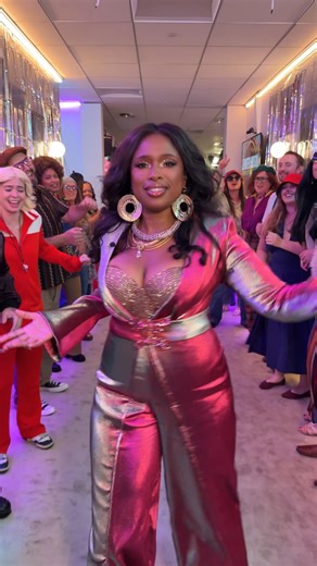 833K views · 23K reactions | We’re getting groovy with Jennifer Hudson! 睊 | The Jennifer Hudson Show | Facebook