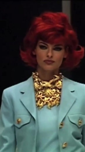 Linda Evangelista for GIANNI VERSACE: Iconic Runway Moments