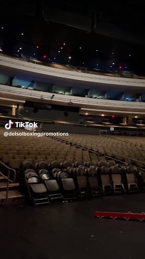 🥊 Get ready for the ultimate showdown! Del Sol Boxing Promotions presents City Fights at our brand-new venue, the Arizona Financial Theatre! 🌟 Witness thrilling bouts, electrifying knockouts, and unforgettable moments tonight! Mark your calendars and tag your fight night crew! 🎉 Let's make history together in the heart of Arizona! 💥 #DelSolFightNight #ArizonaFinancialTheatre #BoxingBattles