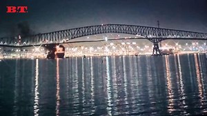 944K views · 2.5K reactions | Følg med live her ⚠️⚠️ Bro kollapset i USA efter kollision med containerskib ❗ https://www.bt.dk/udland/live-tv-bro-kollapset-i-usa-efter-kollision-med-containerskib?fbclid=IwAR1gI7ezmUQ714UX4kmfLILNfslTztkxuGma0qiJ7QZlcT8gQxgQhmZqxXQ | B.T. | Facebook