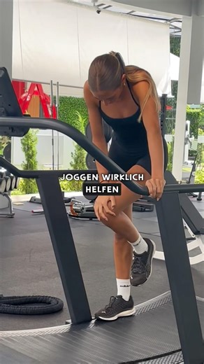 Knee pain while jogging? #running #kneepain