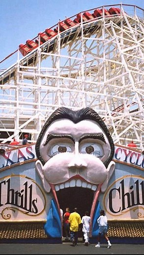 Astroworld opened in June 1968 in Houston, Texas. The theme park was built by a former Houston Mayor and was eventually purchased by Six Flags. It lasted until 2005 and this month is its 57th anniversary. #houston #astroworld #sixflags #texas #texashistory | Forrest From Texas