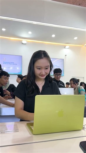 Jelajahi berbagai penawaran spesial dari iBox di Jakarta Fair 2026.