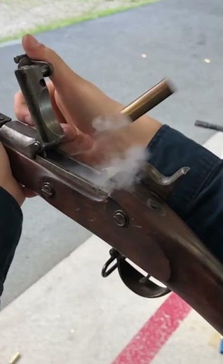 Trapdoor Springfield - slow motion ejection 50-70 govt