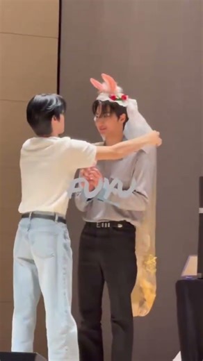 [260401] Bunny bride Seonghwa 🐰😃 at the hellolive fansign today 🩷🤍🩷🤍