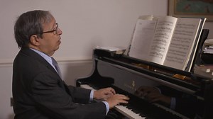 Enjoy the next video in which Murray Perahia demonstrates examples of the six French Suites - ‘Suite by Suite’. Follow his videoblog here: http://bit.ly/PerahiaVideoblog and listen to his new album here https://DG.lnk.to/Perahia_FrenchSuites | Deutsche Grammophon - DG