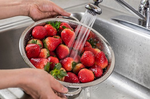 How to Clean Strawberries: 3 Easy Methods
