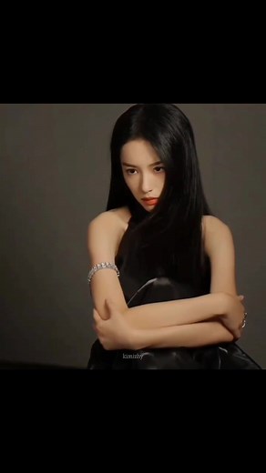 She really has that resting b*tch face that's why she's widely known as a cold beauty in the industry🙈 #zhouye #zhouye周也 #actress #chineseactress #model #edits #xyzbca #fyp #fypシ