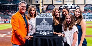Berkman inducted into Astros Hall of Fame